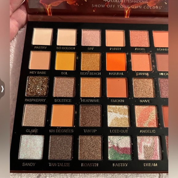Eyeshadow Palette - Picture 6 of 7